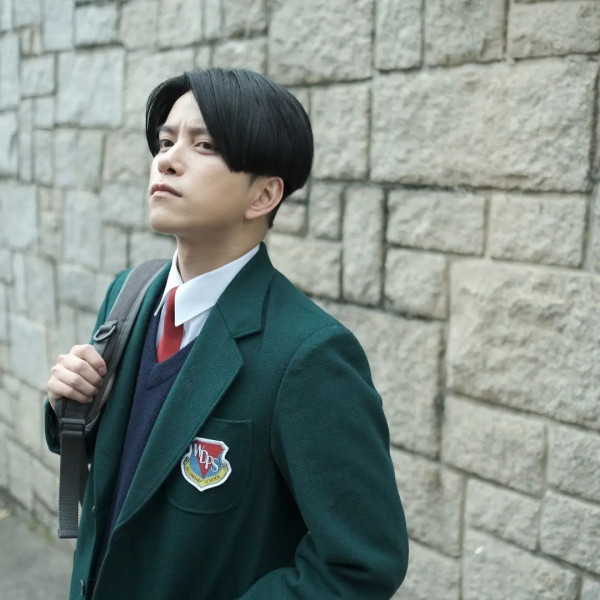 《金宵大廈》童顏演員珠海夜場被女圍 網友感莫名其妙：喺香港都無人識 