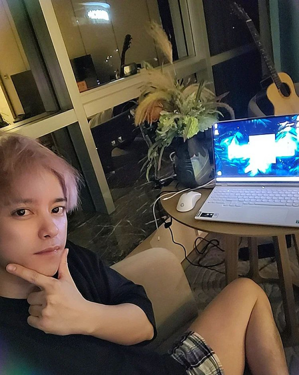 《金宵大廈》童顏演員珠海夜場被女圍 網友感莫名其妙：喺香港都無人識 