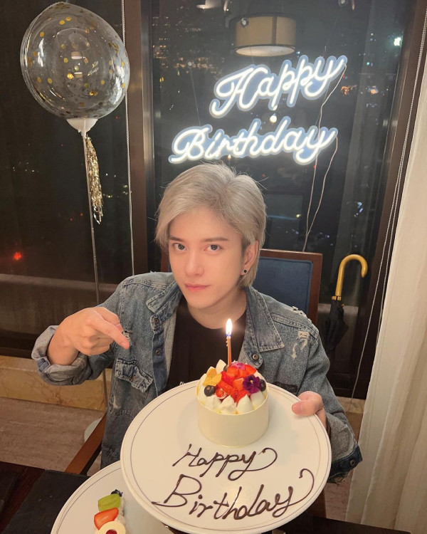 《金宵大廈》童顏演員珠海夜場被女圍 網友感莫名其妙：喺香港都無人識 