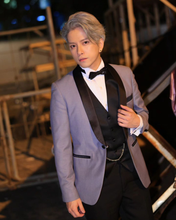 《金宵大廈》童顏演員珠海夜場被女圍 網友感莫名其妙：喺香港都無人識 