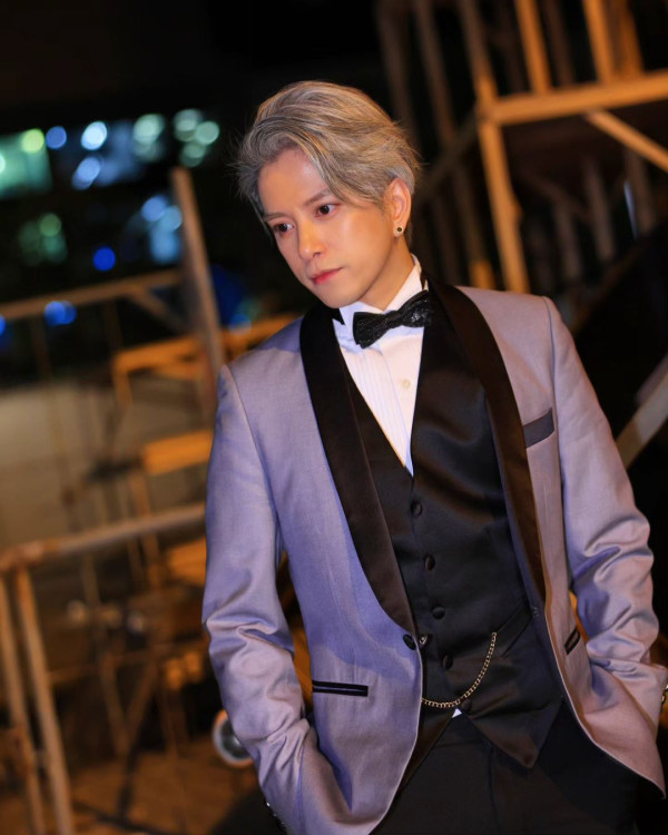 《金宵大廈》童顏演員珠海夜場被女圍 網友感莫名其妙：喺香港都無人識 