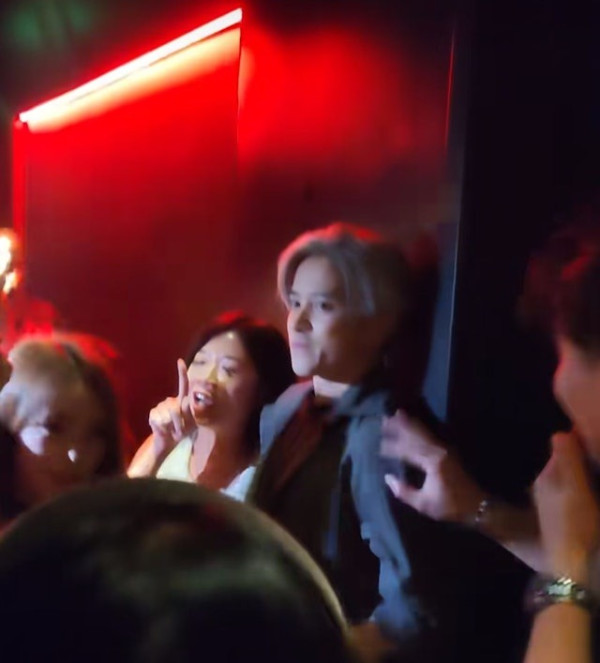 《金宵大廈》童顏演員珠海夜場被女圍 網友感莫名其妙：喺香港都無人識 