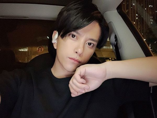 《金宵大廈》童顏演員珠海夜場被女圍 網友感莫名其妙：喺香港都無人識 