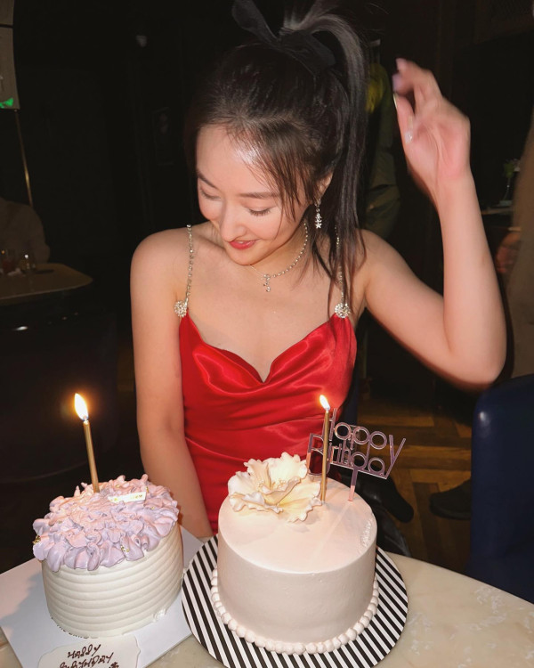 陳瀅中門大開晒白滑心口 陳瀅中門大開晒白滑心口