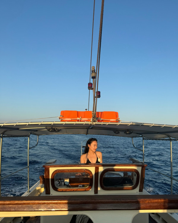 陳瀅中門大開晒白滑心口 陳瀅中門大開晒白滑心口