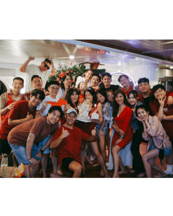 陳瀅中門大開晒白滑心口