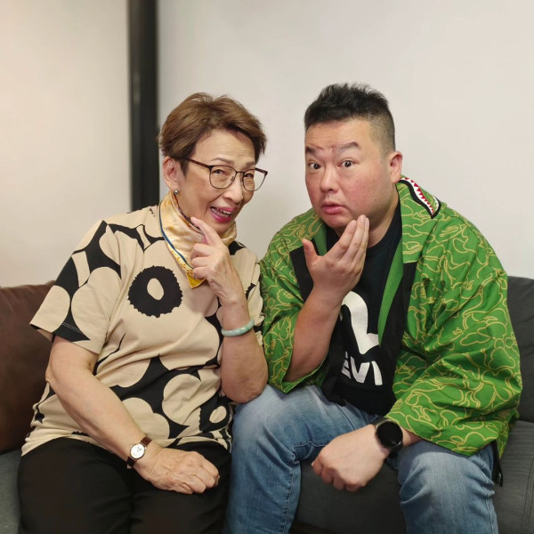 馮素波新加坡旅行曬姊妹合照！網民驚訝餅印細妹神撞樣Anson Lo 