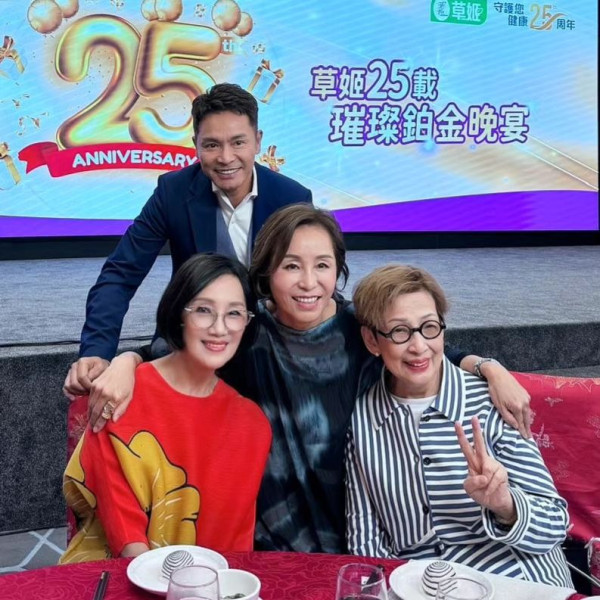 馮素波新加坡旅行曬姊妹合照！網民驚訝餅印細妹神撞樣Anson Lo 