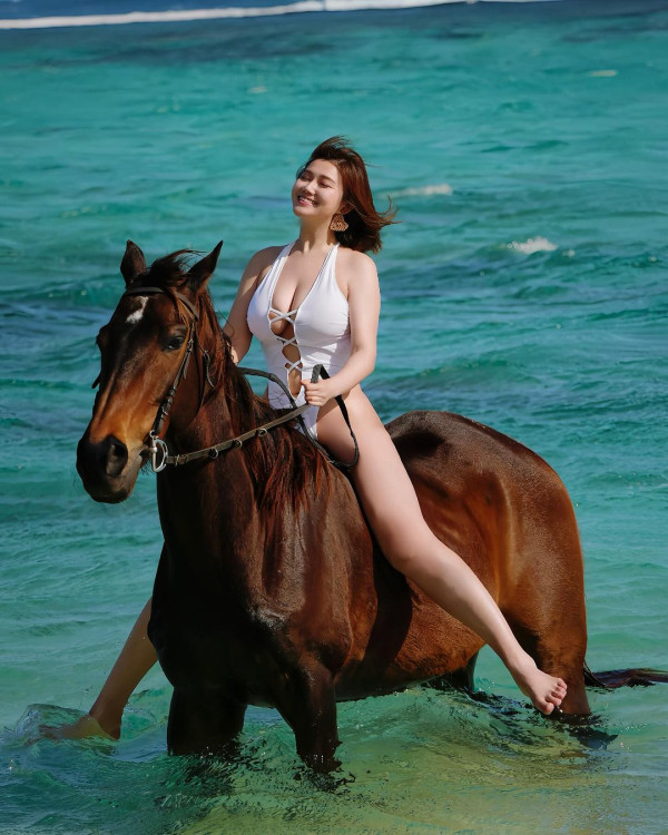 前港姐冠軍布吉曬健身成果 曾甫全裸照 弗爆身材不輸郭珮文