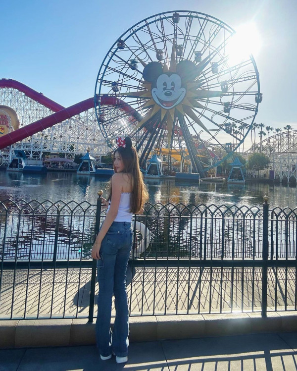 區明妙遊京都神社順便追星？ 甫近鏡自拍曝光真實皮膚狀態！ 