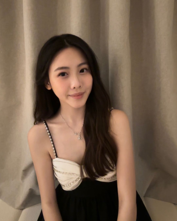 區明妙遊京都神社順便追星？ 甫近鏡自拍曝光真實皮膚狀態！ 