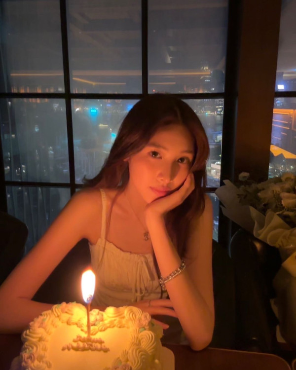 區明妙遊京都神社順便追星？ 甫近鏡自拍曝光真實皮膚狀態！ 