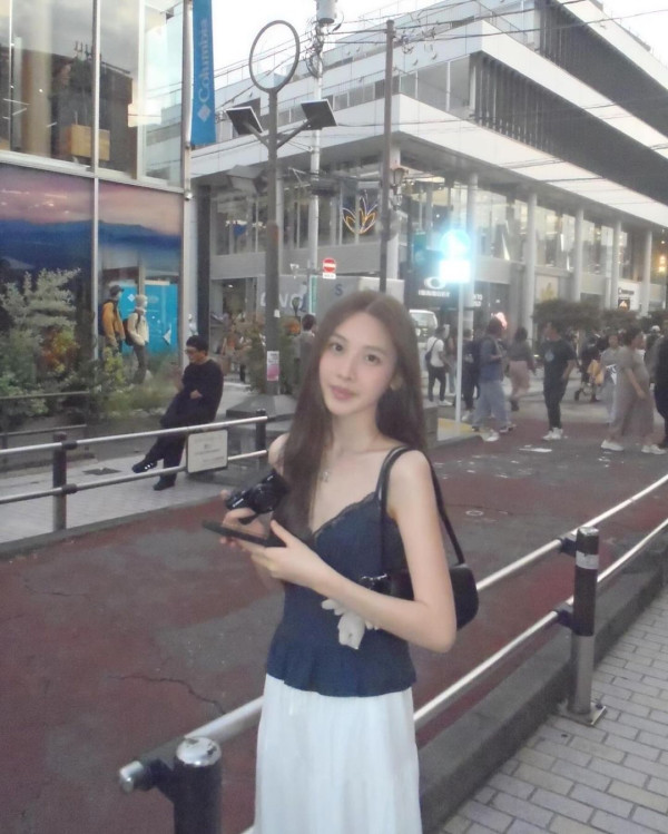 區明妙遊京都神社順便追星？ 甫近鏡自拍曝光真實皮膚狀態！ 