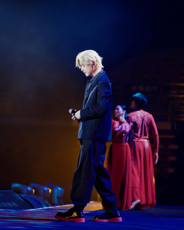 網民機場偶遇李澤楷等飛機！身旁零保鑣！手持驚喜1物勁慳錢 