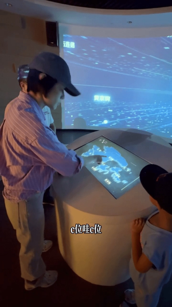 胡杏兒成台山博物館「展品」感榮幸 原來呢2位視帝視后都係佢同鄉 