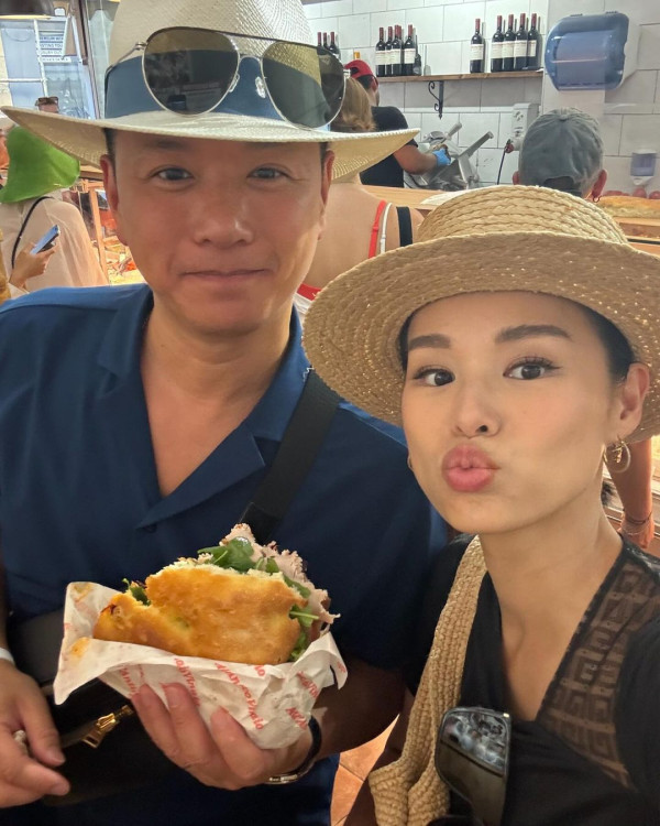 胡杏兒成台山博物館「展品」感榮幸 原來呢2位視帝視后都係佢同鄉 