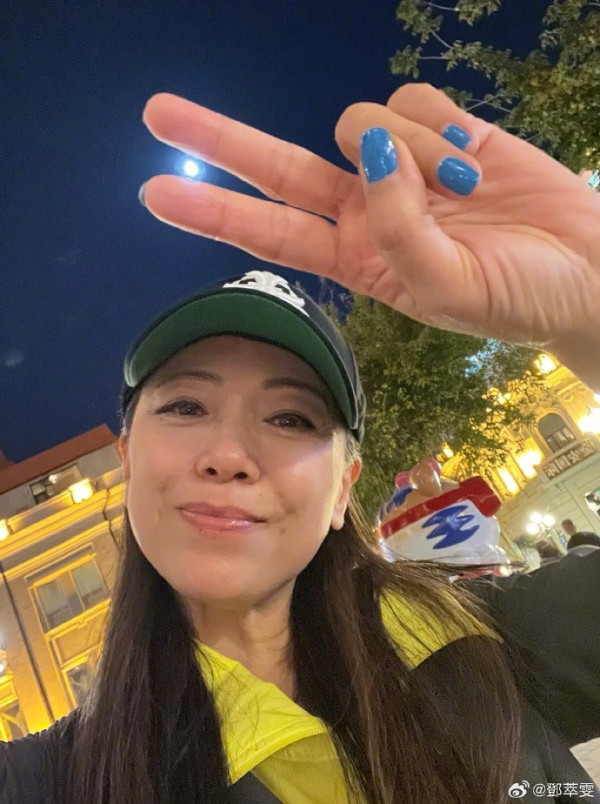 鄧萃雯公開零濾鏡素顏