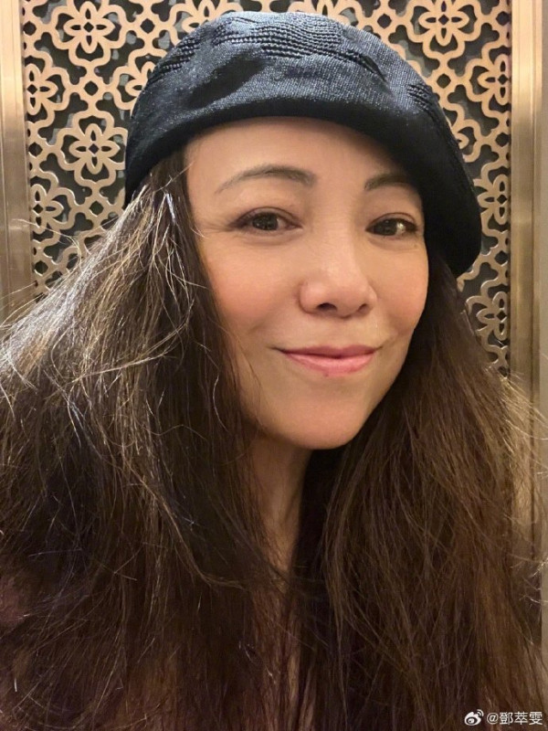 鄧萃雯公開零濾鏡素顏