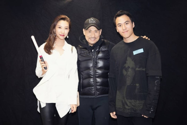 賭王前新抱坐私人飛機睇極光 去芬蘭帶14箱行李裝爆兩車