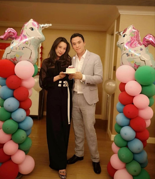 賭王前新抱坐私人飛機睇極光 去芬蘭帶14箱行李裝爆兩車