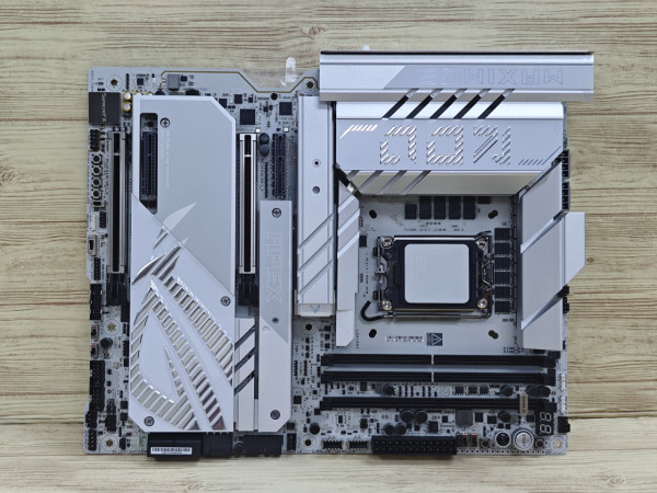 ASUS ROG MAXIMUS Z890 APEX！Intel Core Ultra 200S 系列最強絕配！