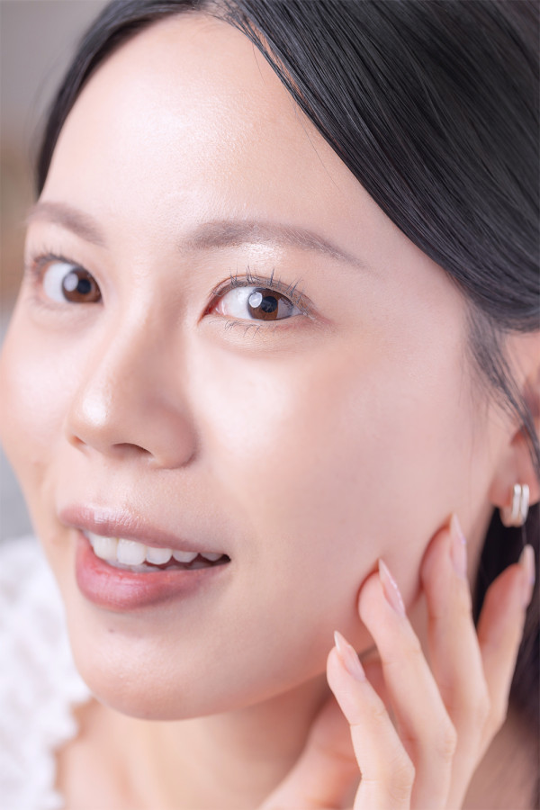 外遊皮膚超完美！用「素顏精華CP」保持水潤通透、KO色斑痘印！ 