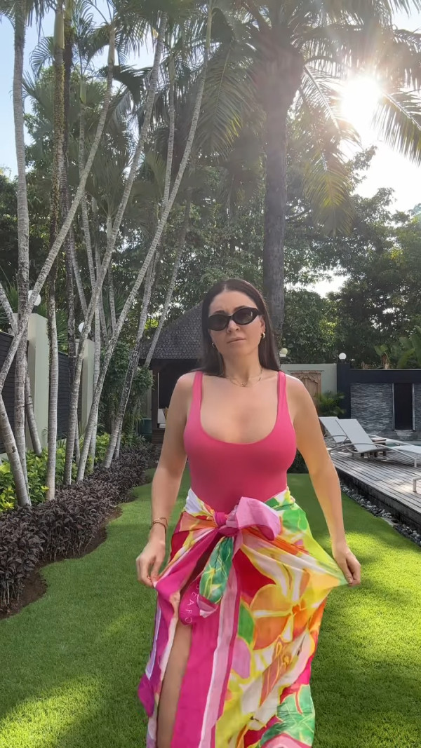 美女網紅峇厘度假驚遇活春宮 按摩途中旁邊傳喘息聲 男方一句話曝可笑真相 