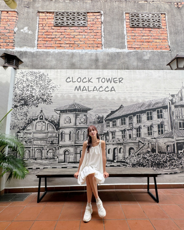 陳凱琳背心短裙遊馬來西亞獲讚似中學生！噴血性感蕾絲內衣出席活動！ 