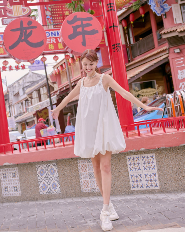 陳凱琳背心短裙遊馬來西亞獲讚似中學生！噴血性感蕾絲內衣出席活動！ 