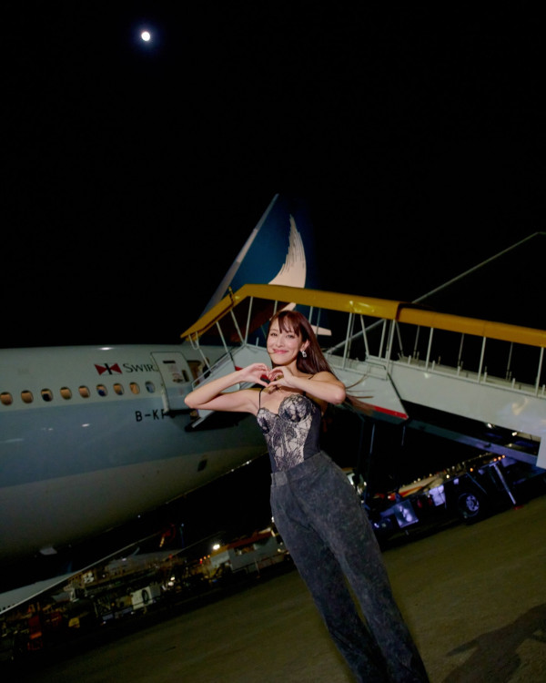 陳凱琳背心短裙遊馬來西亞獲讚似中學生！噴血性感蕾絲內衣出席活動！ 