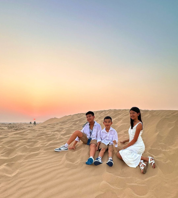 42歲前港姐冠軍遊杜拜 12歲女獲讚遺傳母親高䠷身材 