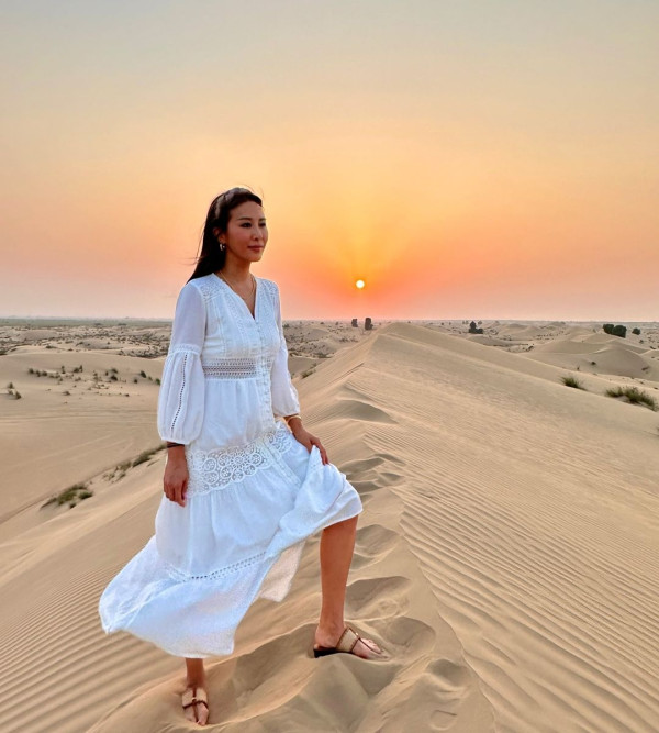 42歲前港姐冠軍遊杜拜 12歲女獲讚遺傳母親高䠷身材 