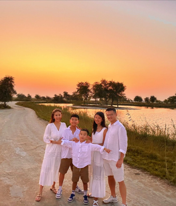 42歲前港姐冠軍遊杜拜 12歲女獲讚遺傳母親高䠷身材 