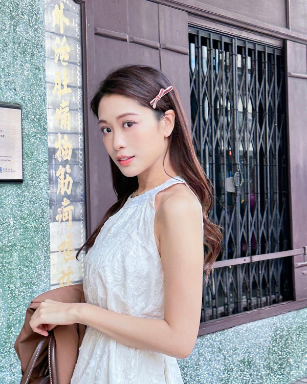 愛回家氣質小花晒結實腹肌反差極大 禾稈冚珍珠身材惹網民大讚：估你唔到！