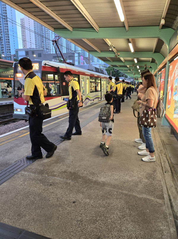 天水圍輕鐵站嚴捉逃票！港鐵職員天逸站樂湖站查票街坊：捉咗唔少