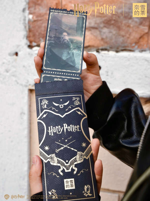 奈雪的茶X哈利波特推主題美食+週邊!黑魔法杯/佛地魔蛋糕卷/分類帽杯