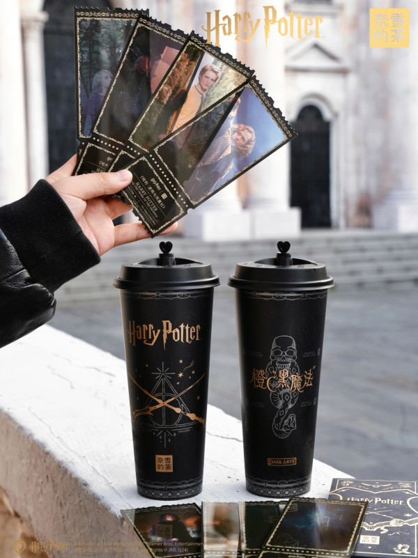 奈雪的茶X哈利波特推主題美食+週邊!黑魔法杯/佛地魔蛋糕卷/分類帽杯