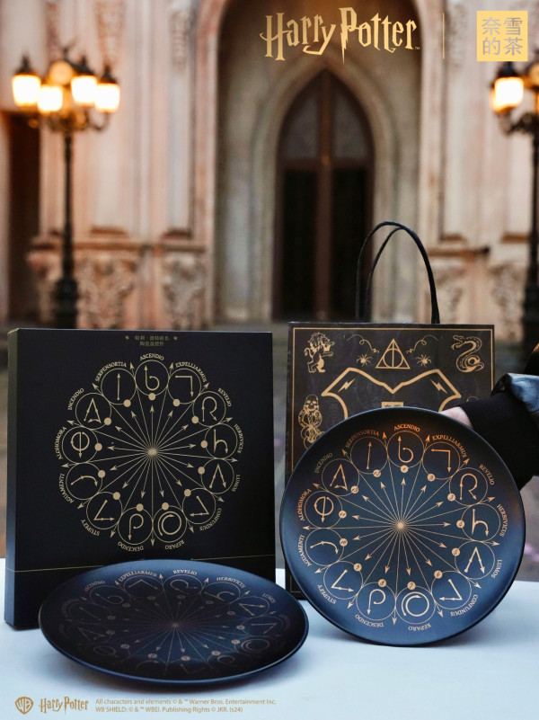 奈雪的茶X哈利波特推主題美食+週邊!黑魔法杯/佛地魔蛋糕卷/分類帽杯