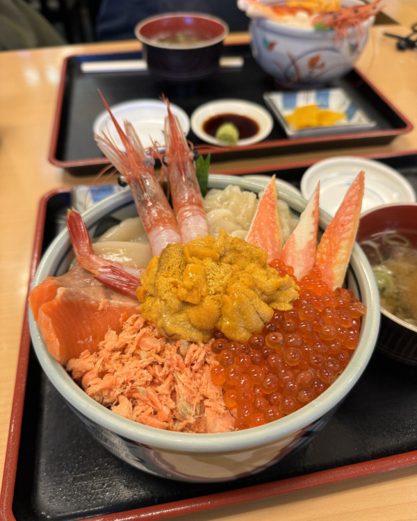 北海道海鮮市場必食推介  鮮味海膽／澎湃海鮮丼飯／長腳蟹 