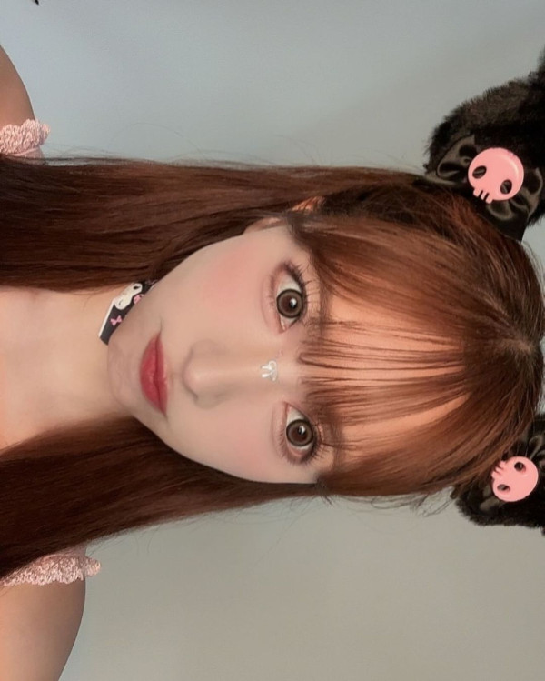 退役AV女優遊台大晒性感照 飄逸長髮配緊身衣震撼全網：難怪最近台北熱 