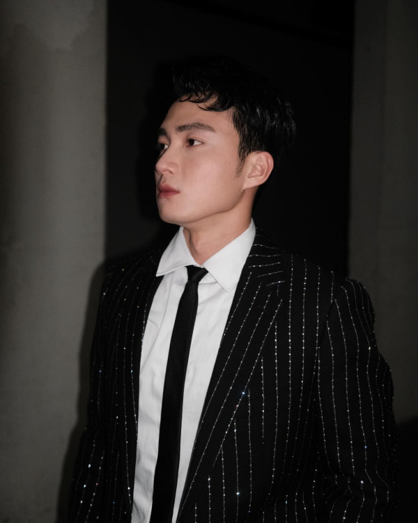 周嘉洛半裸騷肌