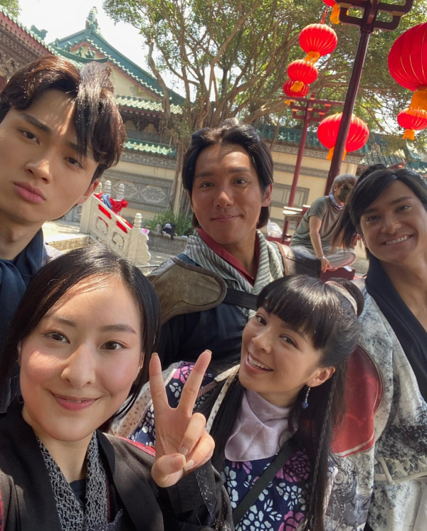 JW貼周嘉洛陳瀅親密互挨照