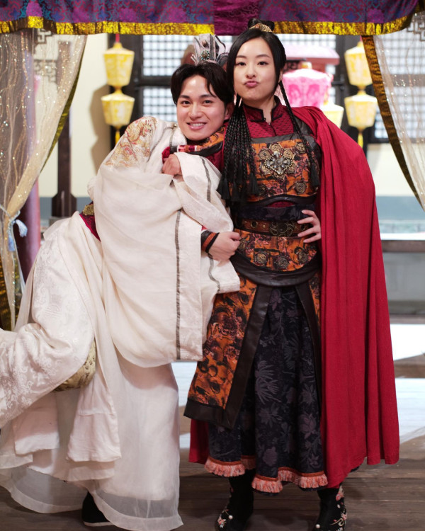 JW貼周嘉洛陳瀅親密互挨照