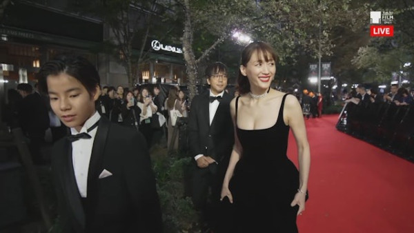 梁朝偉東京出行獲4人做1件事！ 網友驚訝排場大：像首相出行 