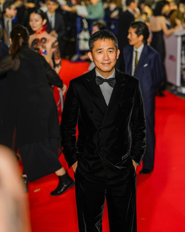 梁朝偉東京出行獲4人做1件事！ 網友驚訝排場大：像首相出行 