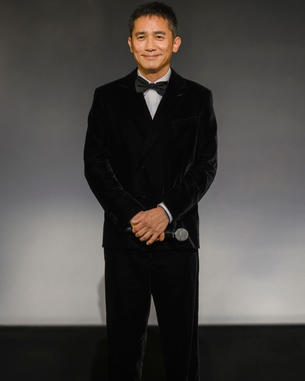 梁朝偉東京出行獲4人做1件事！ 網友驚訝排場大：像首相出行 