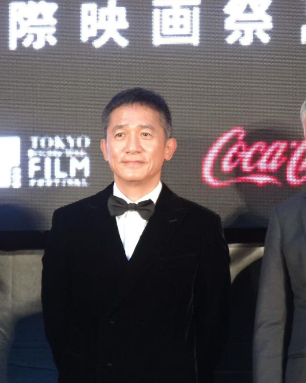 梁朝偉東京出行獲4人做1件事！ 網友驚訝排場大：像首相出行 