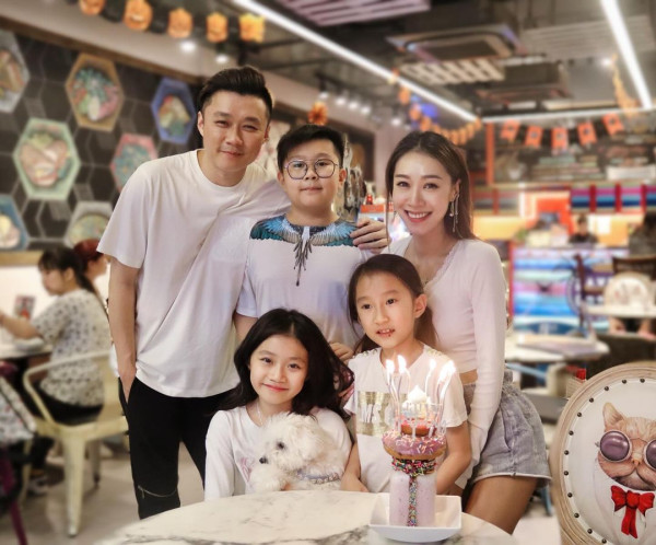 前TVB主持英國大屋放煙花 被指越搬越富貴 曾偷拍鄰居惹爭議 