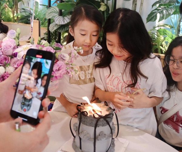 前TVB主持英國大屋放煙花 被指越搬越富貴 曾偷拍鄰居惹爭議 