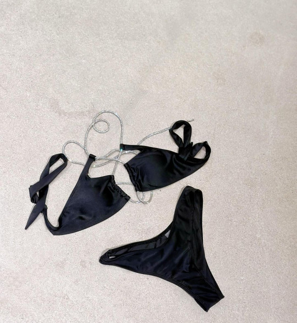 前TVB主持英國大屋放煙花 被指越搬越富貴 曾偷拍鄰居惹爭議 